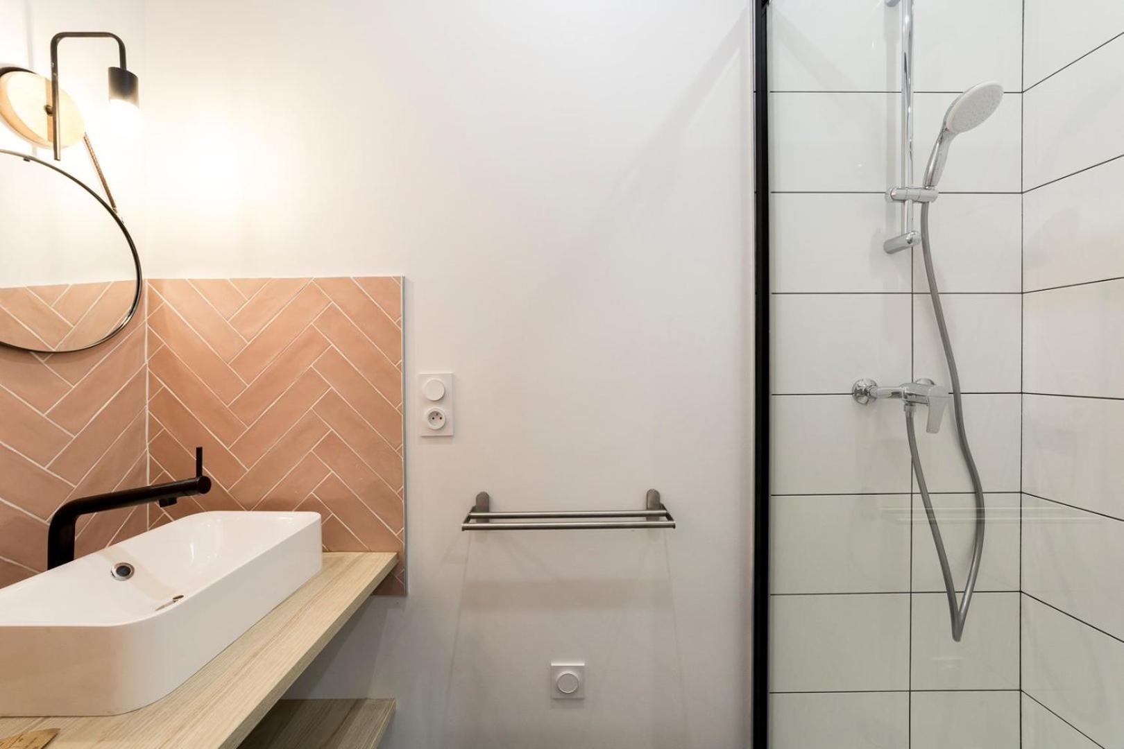 Studio - Proche Metro Ail Лион Экстерьер фото